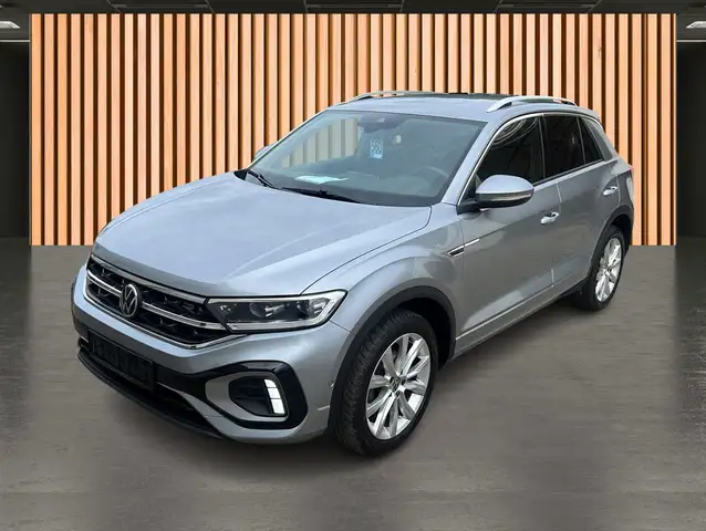 Volkswagen T-Roc view 2