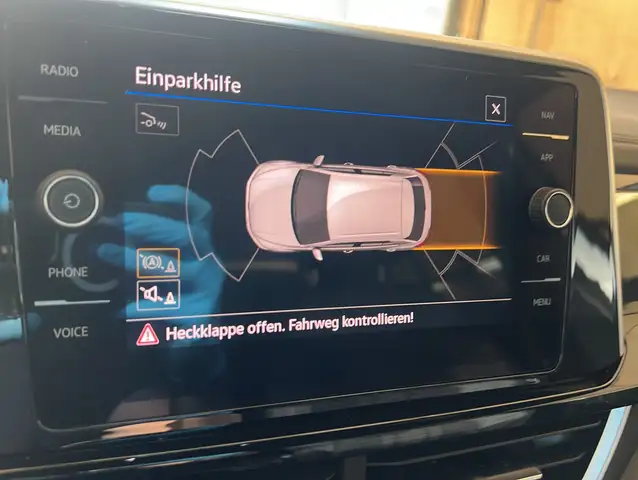 Volkswagen T-Roc view 5