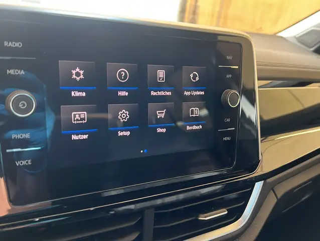 Volkswagen T-Roc view 10