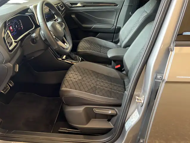 Volkswagen T-Roc view 3