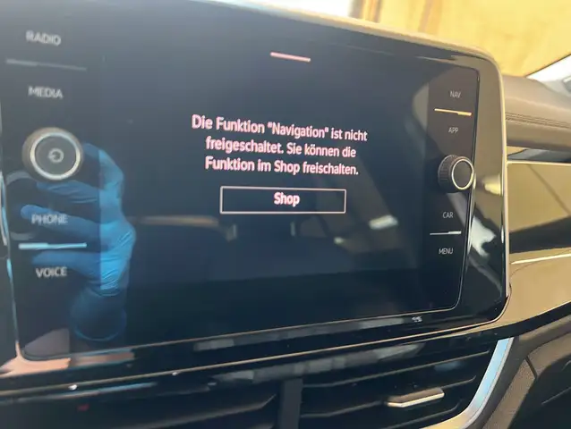 Volkswagen T-Roc view 8