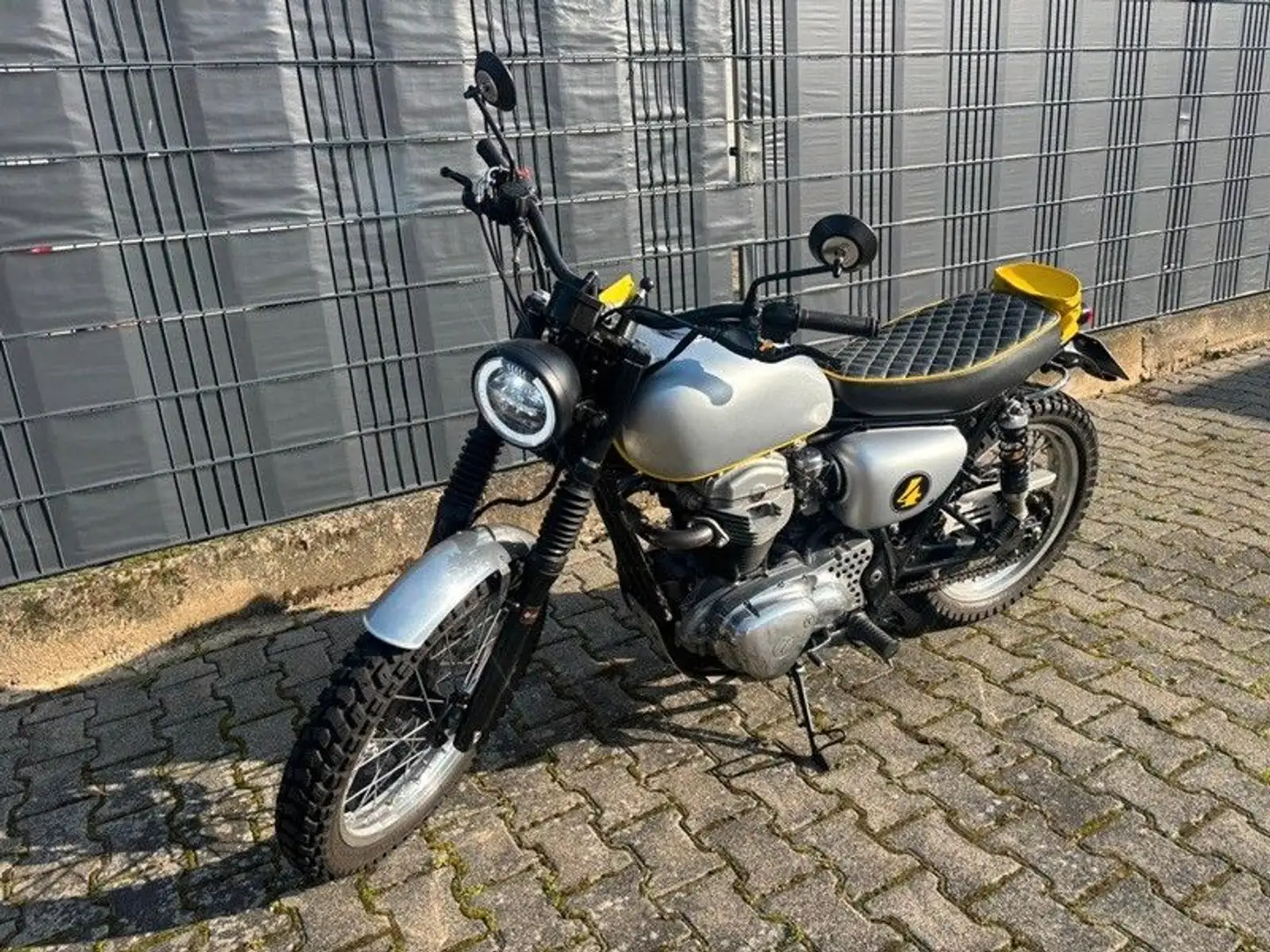 Kawasaki W 650 Plateado - 1