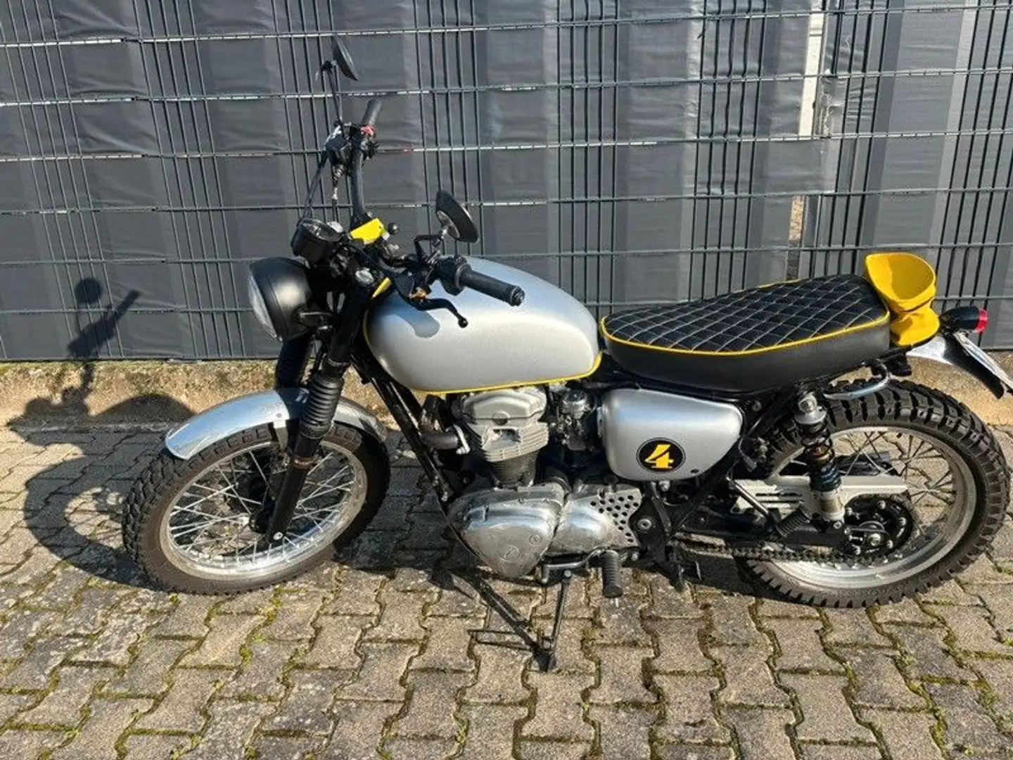 Kawasaki W 650 Plateado - 2