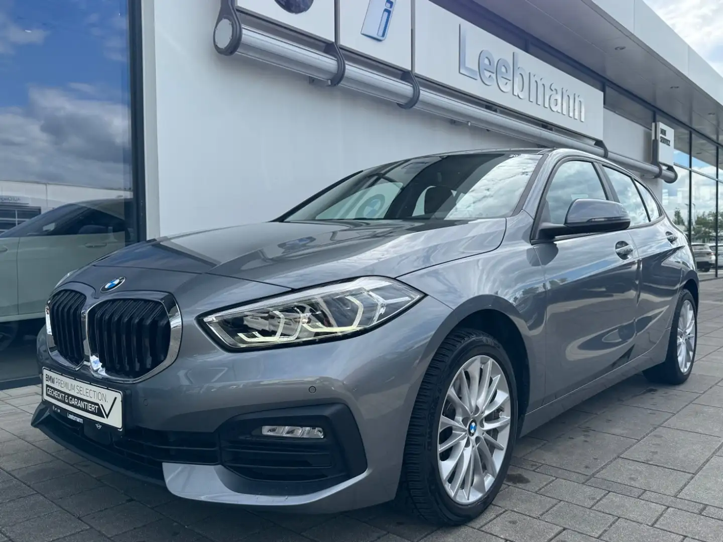 BMW 118 i Advantage LED/FL-Assi/NAVI 2 JAHRE GARANTIE Grau - 2