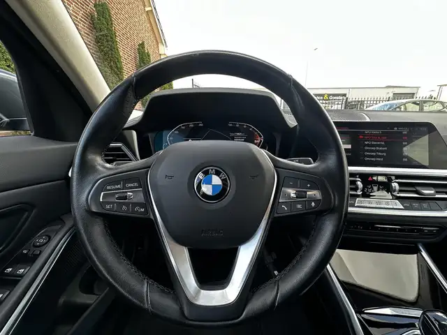 BMW 3 Series view 27