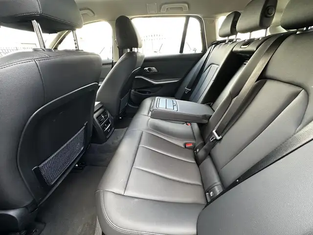 BMW 3 Series view 6