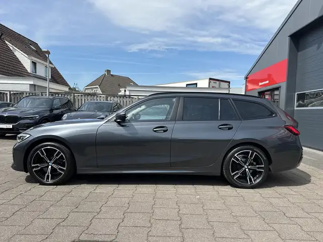 BMW 3 Series view 4