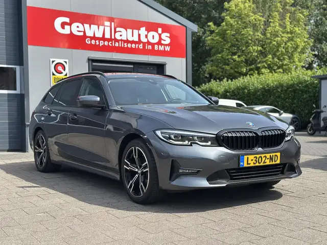 BMW 3 Series view 19