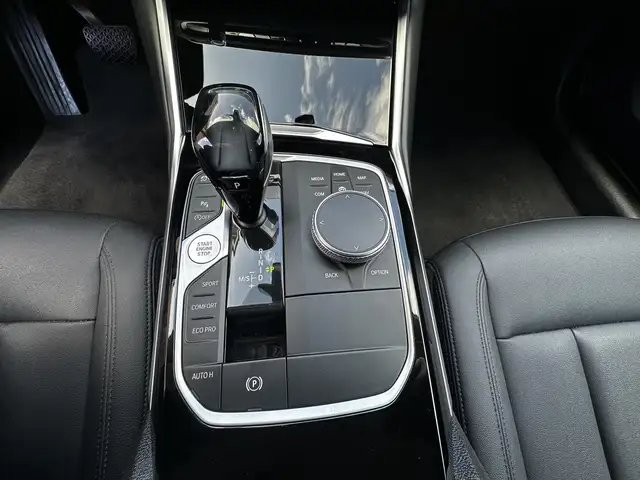 BMW 3 Series view 9