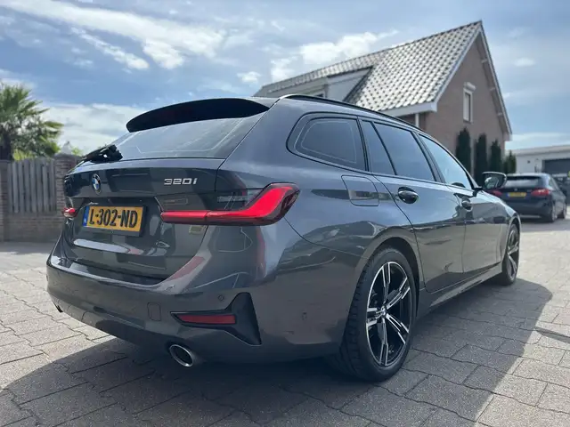 BMW 3 Series view 13