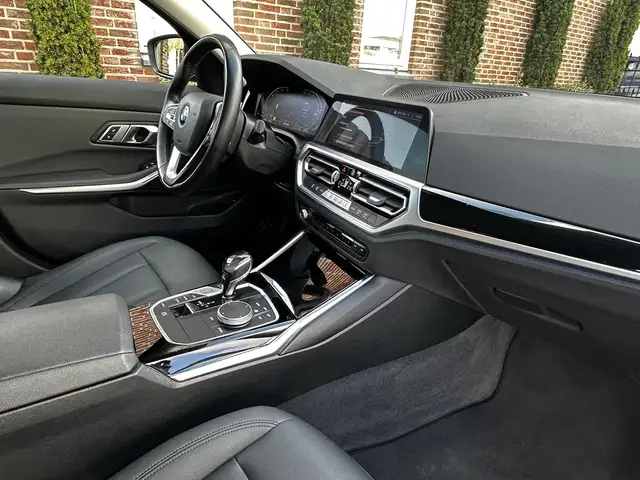 BMW 3 Series view 26