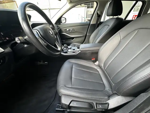BMW 3 Series view 28