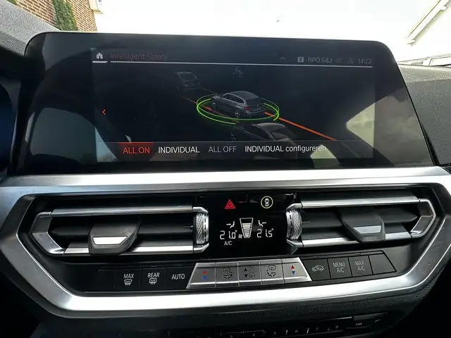BMW 3 Series view 17