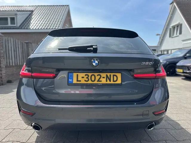 BMW 3 Series view 10