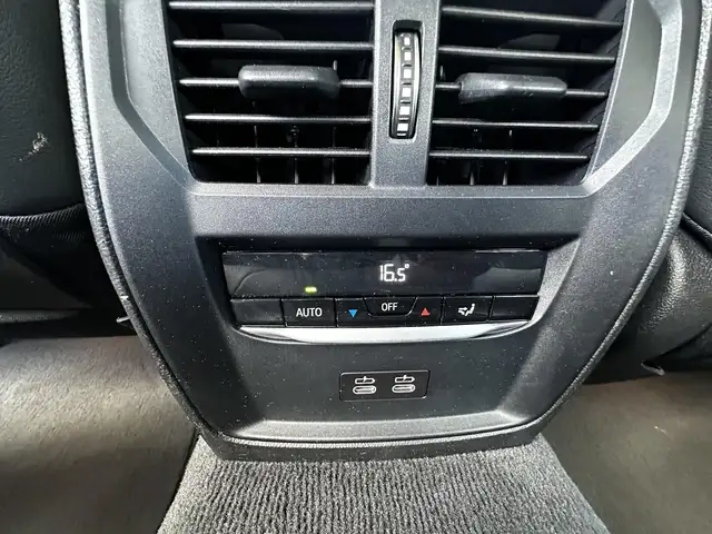 BMW 3 Series view 23