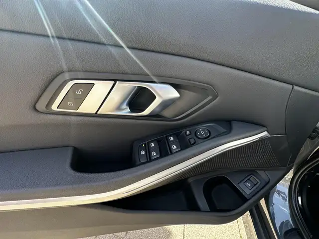 BMW 3 Series view 11