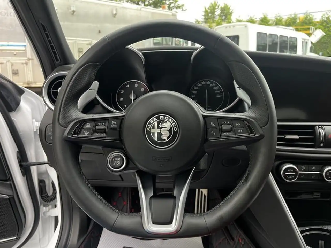 Alfa Romeo Giulia снимка Alfa Romeo Giulia