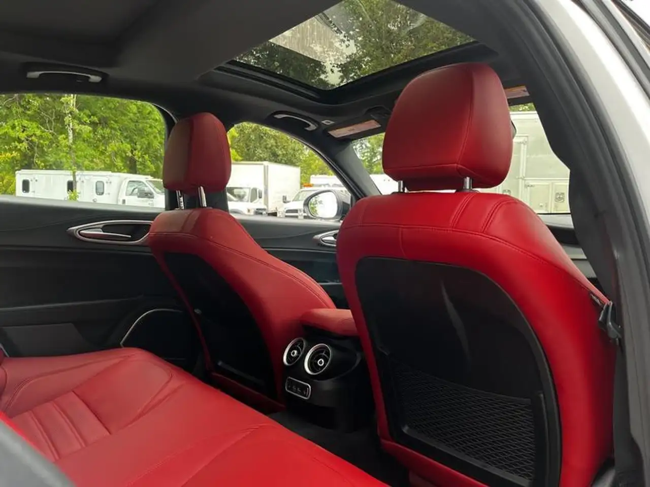 Alfa Romeo Giulia снимка Alfa Romeo Giulia