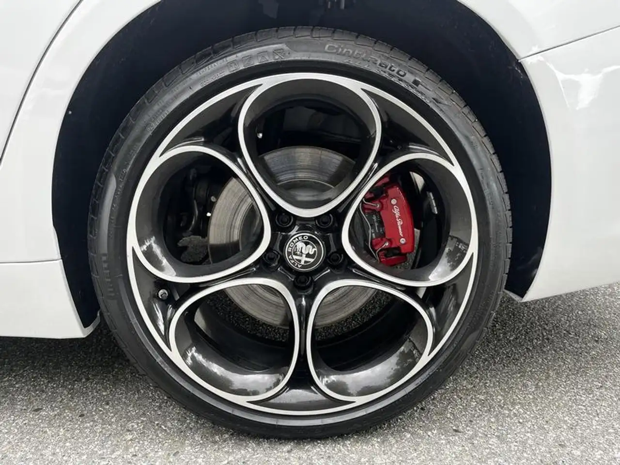 Alfa Romeo Giulia снимка Alfa Romeo Giulia