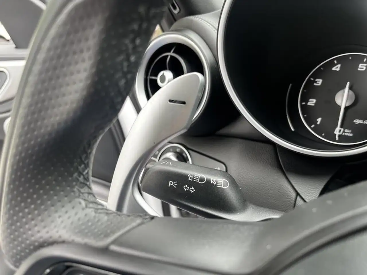 Alfa Romeo Giulia снимка Alfa Romeo Giulia