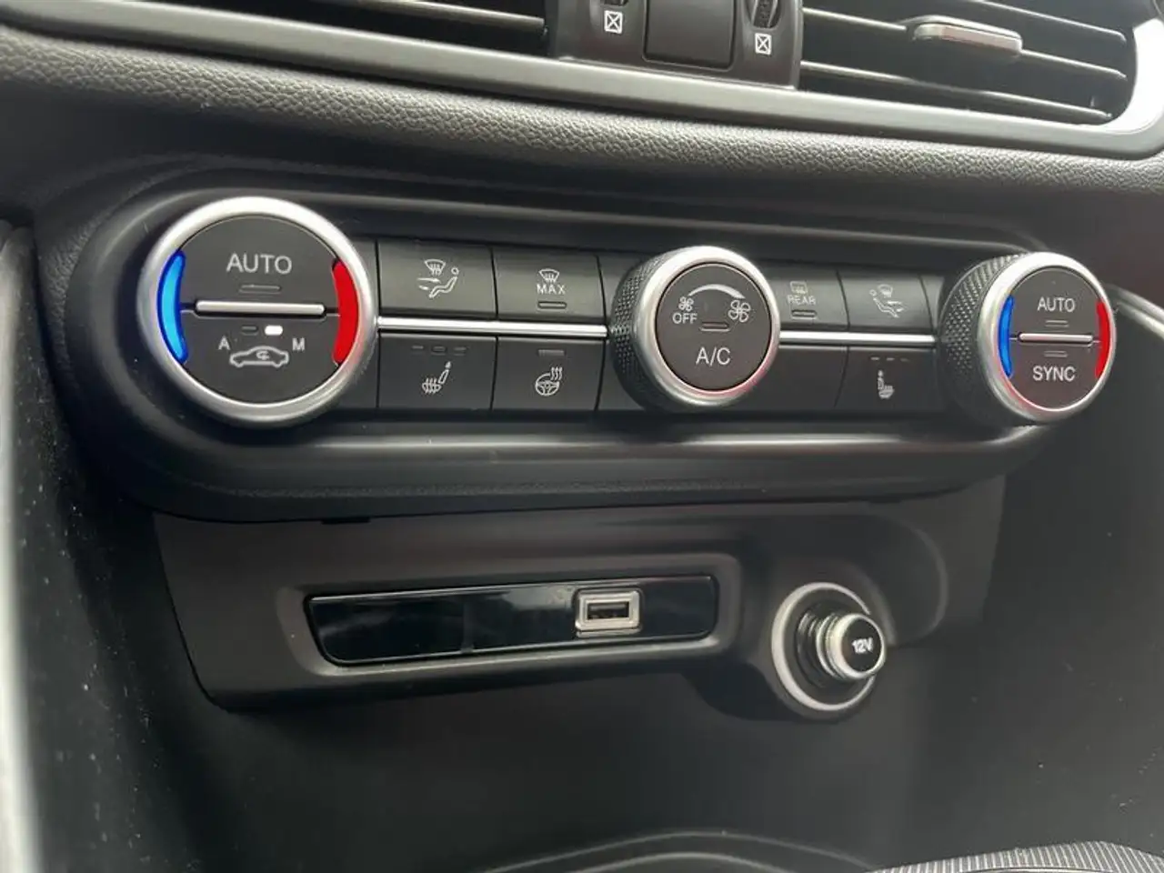 Alfa Romeo Giulia снимка Alfa Romeo Giulia