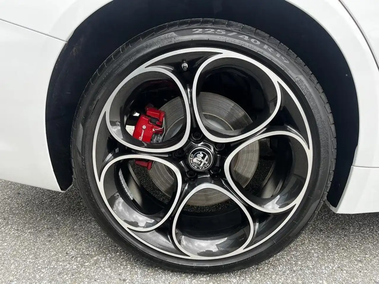 Alfa Romeo Giulia снимка Alfa Romeo Giulia