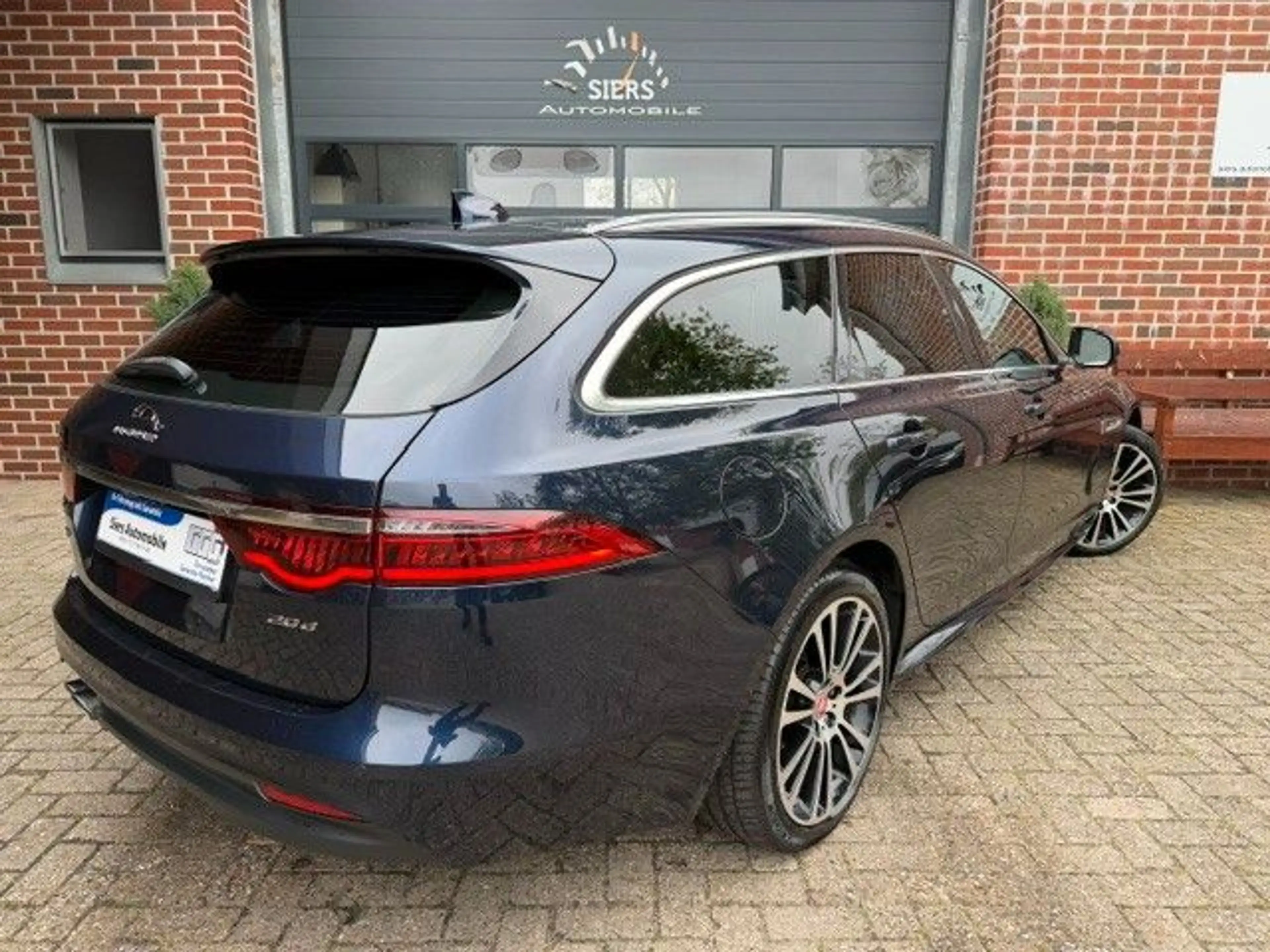 Jaguar XF 20d 180PS AUTOM,PANO,DIGITAL DISPLAY, R-SPORT — photo 6