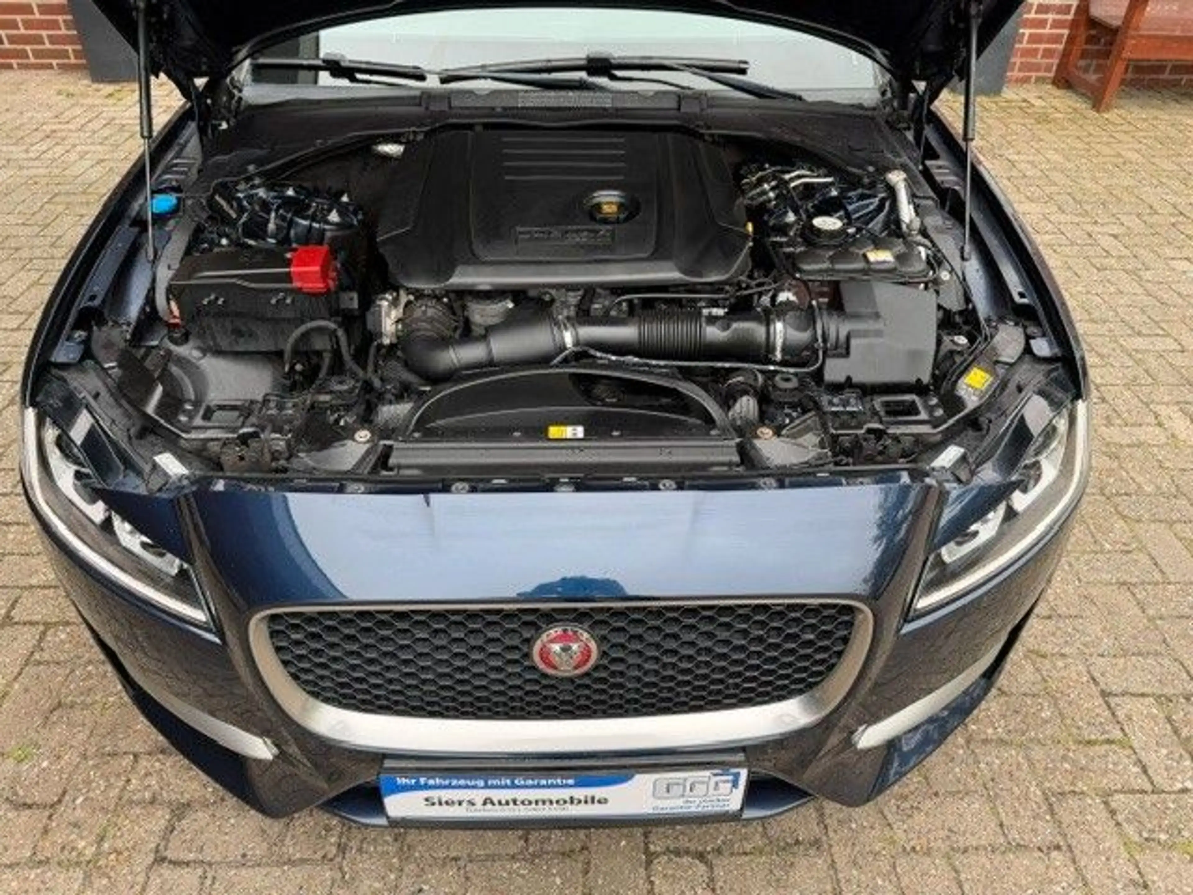 Jaguar XF 20d 180PS AUTOM,PANO,DIGITAL DISPLAY, R-SPORT — photo 10