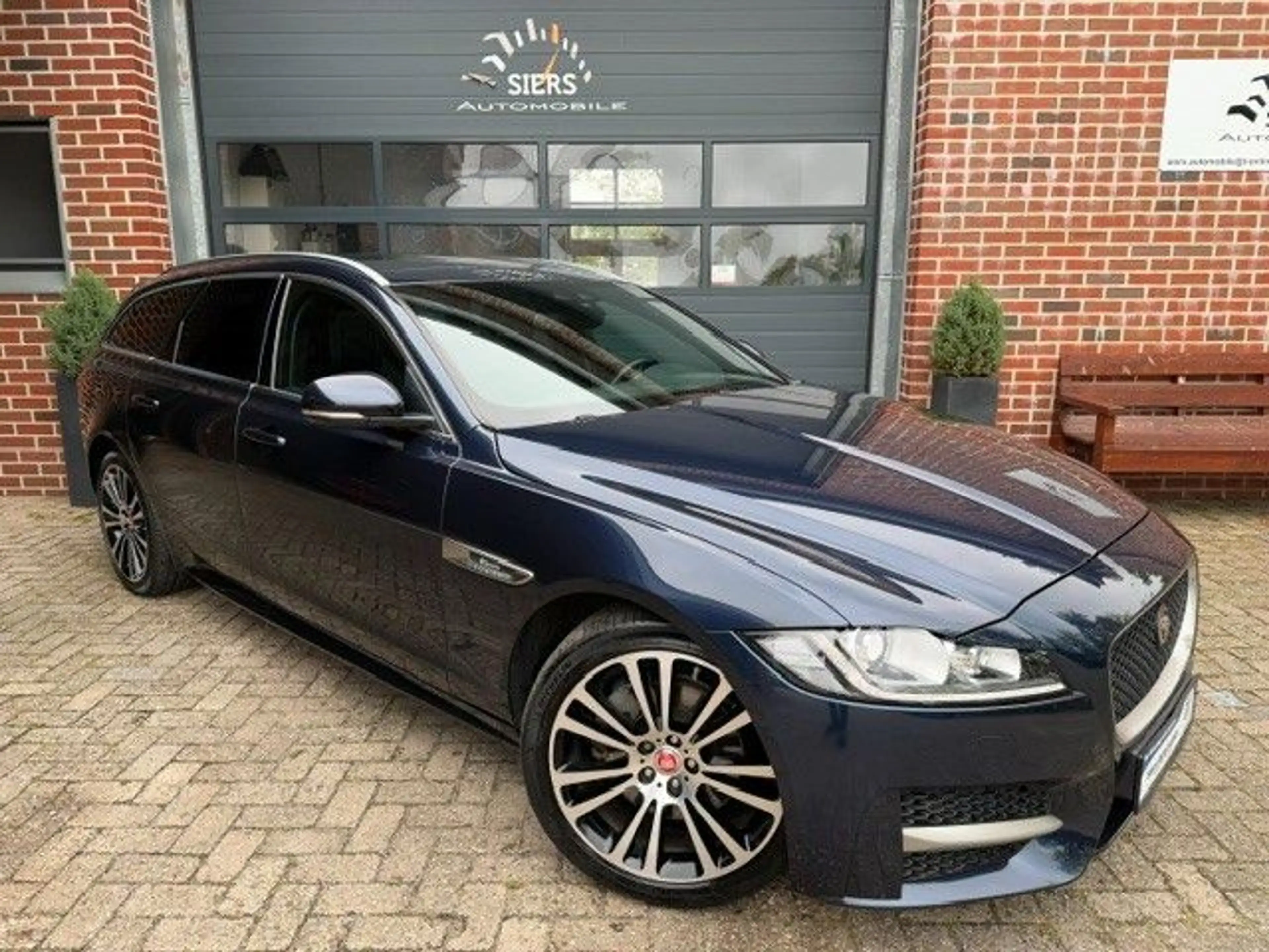 Jaguar XF 20d 180PS AUTOM,PANO,DIGITAL DISPLAY, R-SPORT — photo 2
