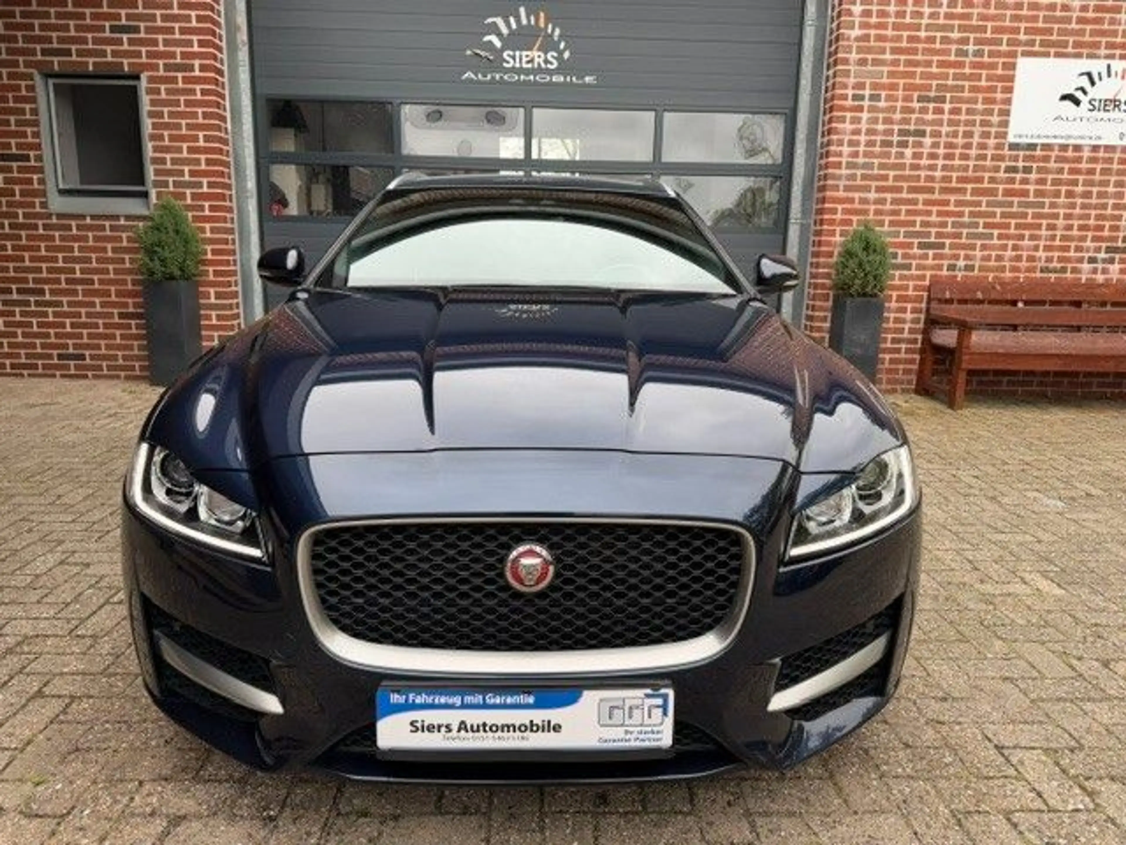 Jaguar XF 20d 180PS AUTOM,PANO,DIGITAL DISPLAY, R-SPORT — photo 11