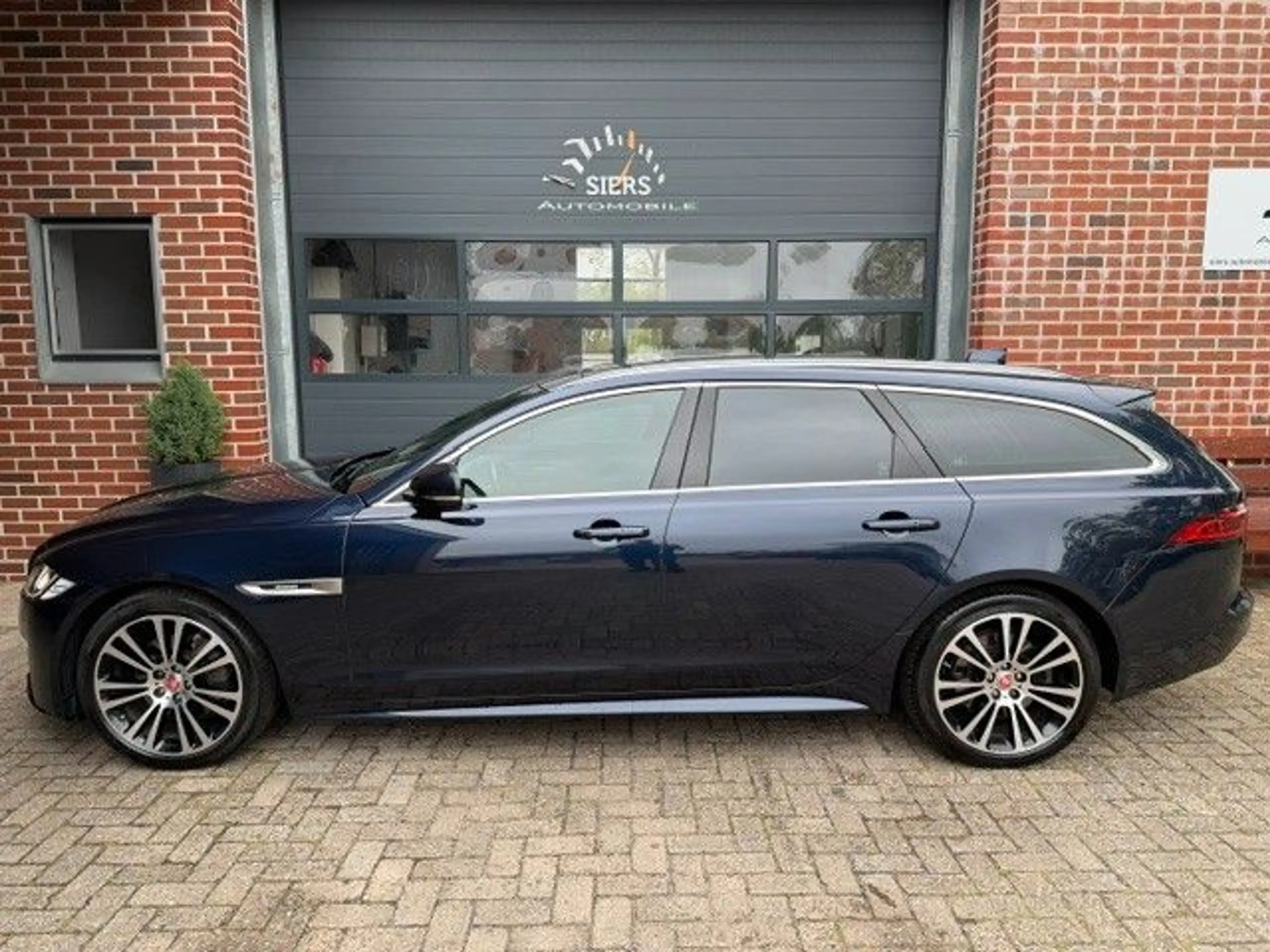 Jaguar XF 20d 180PS AUTOM,PANO,DIGITAL DISPLAY, R-SPORT — photo 8