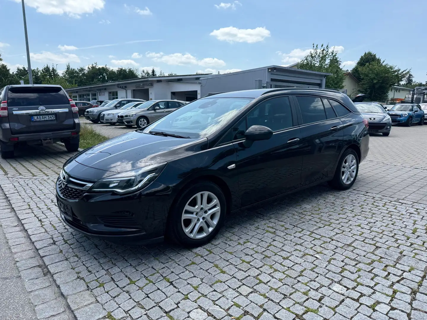 Opel Astra Edition Start/Stop - Navi - Schwarz - 1