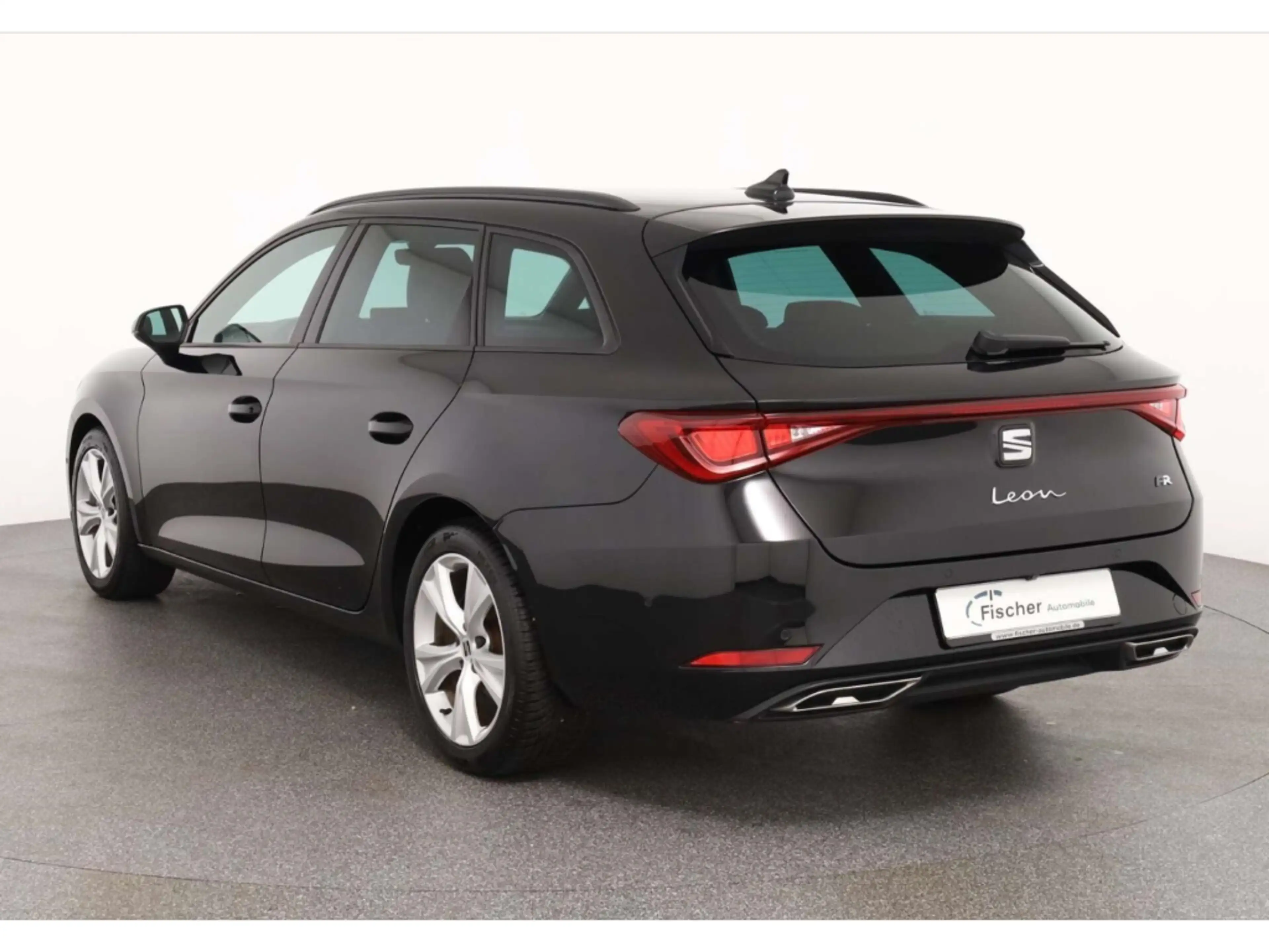 SEAT Leon Sportstourer 2.0 TDI FR — photo 4