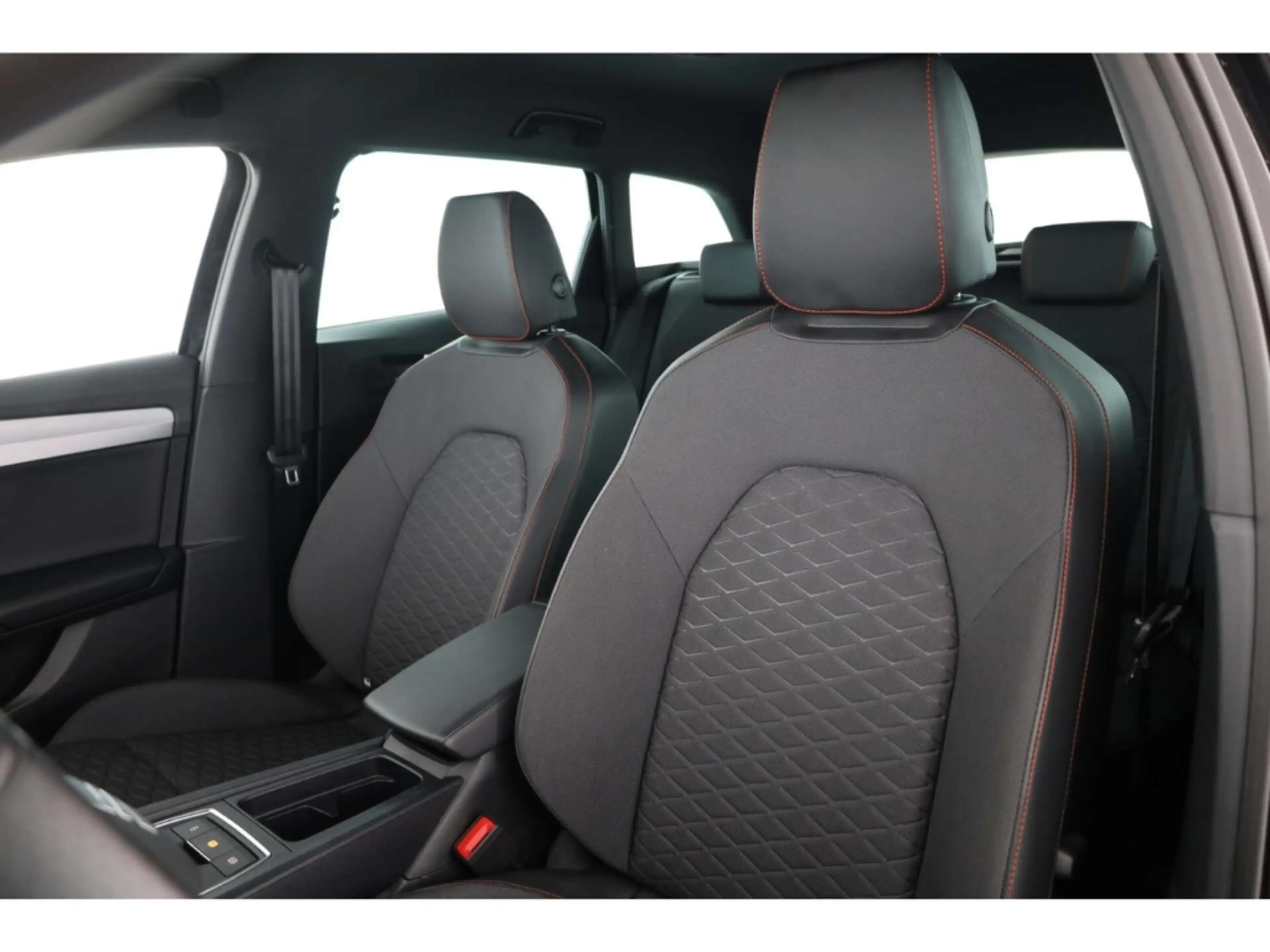 SEAT Leon Sportstourer 2.0 TDI FR — photo 11