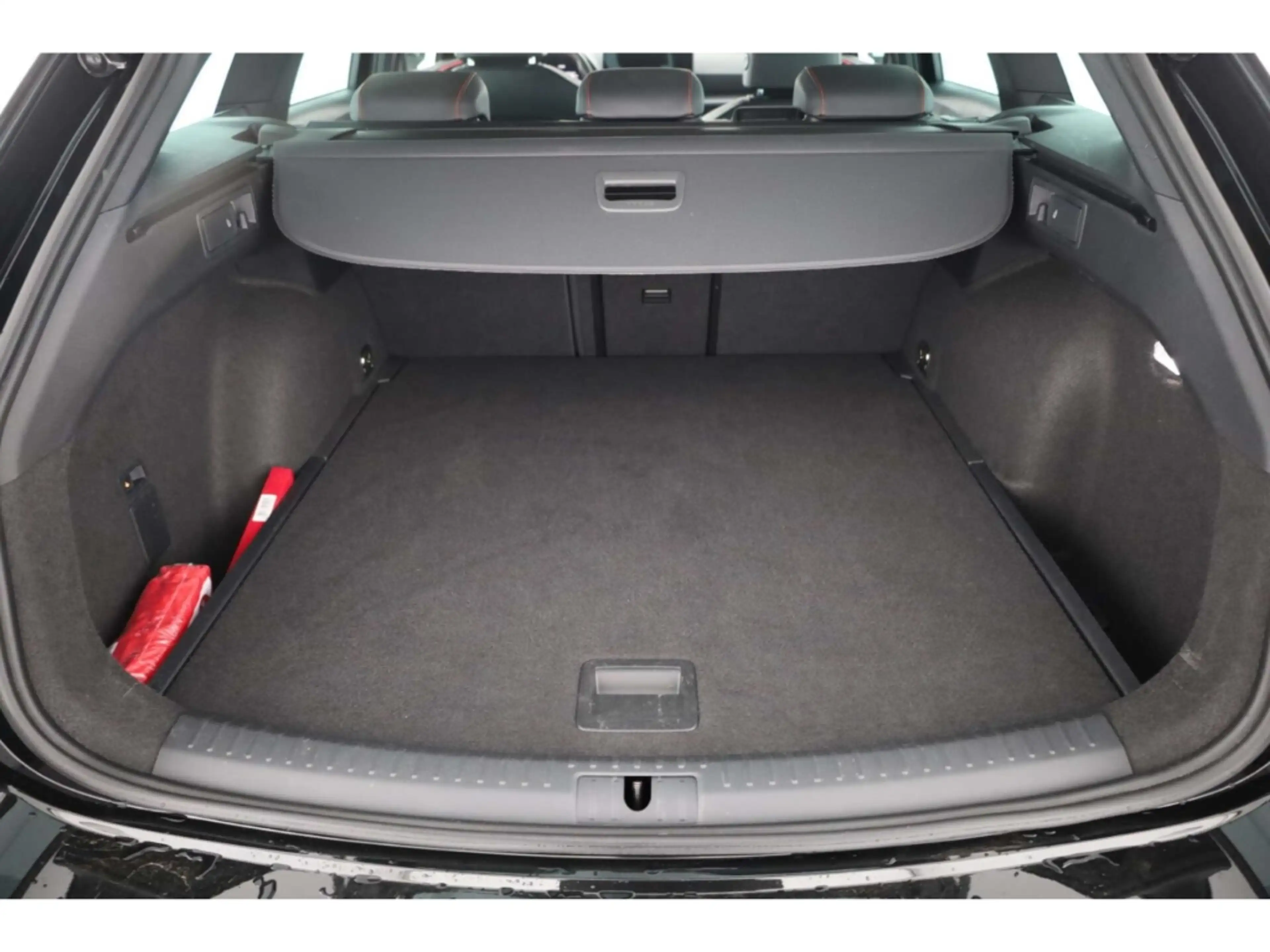 SEAT Leon Sportstourer 2.0 TDI FR — photo 13