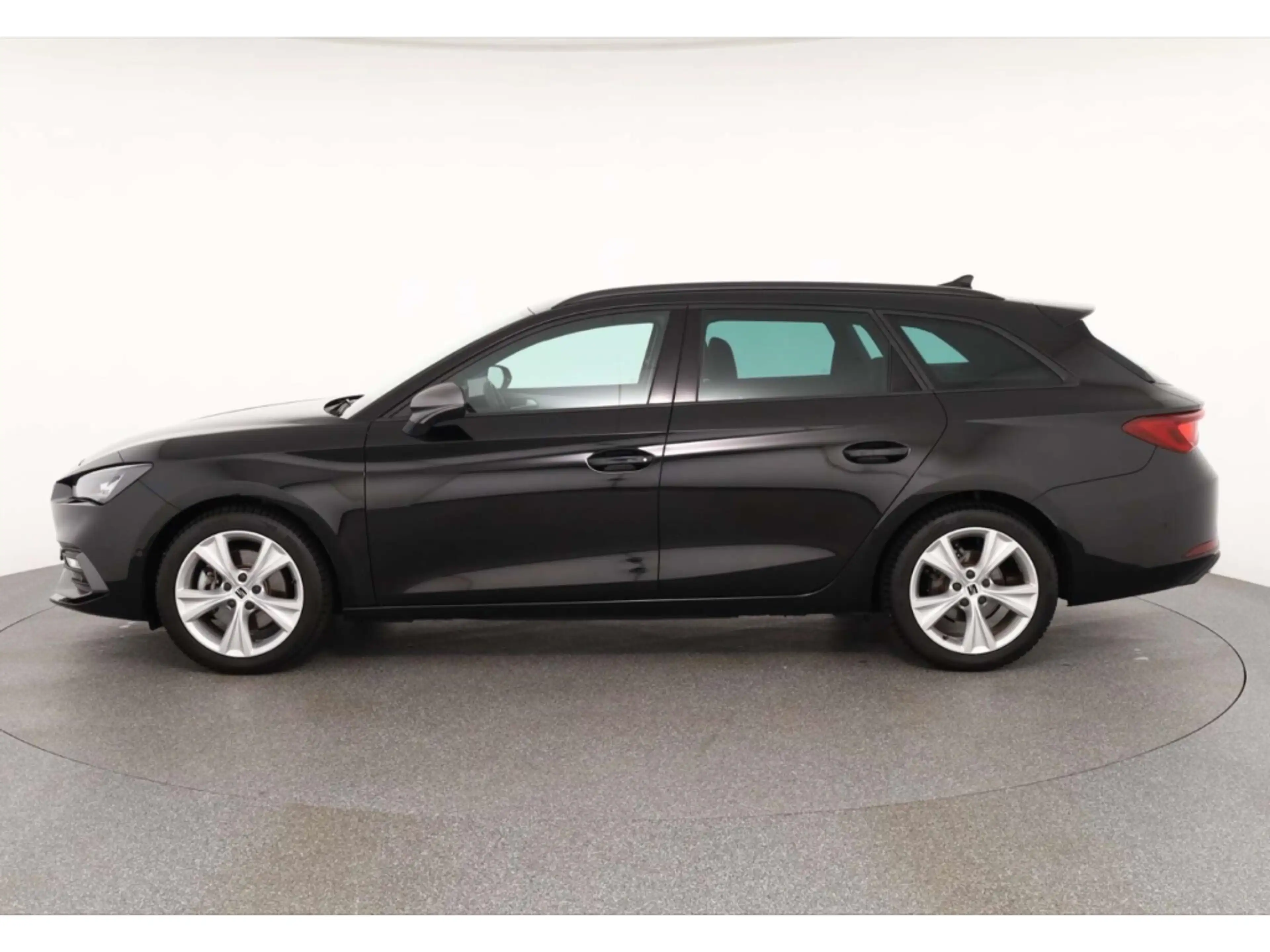 SEAT Leon Sportstourer 2.0 TDI FR — photo 5