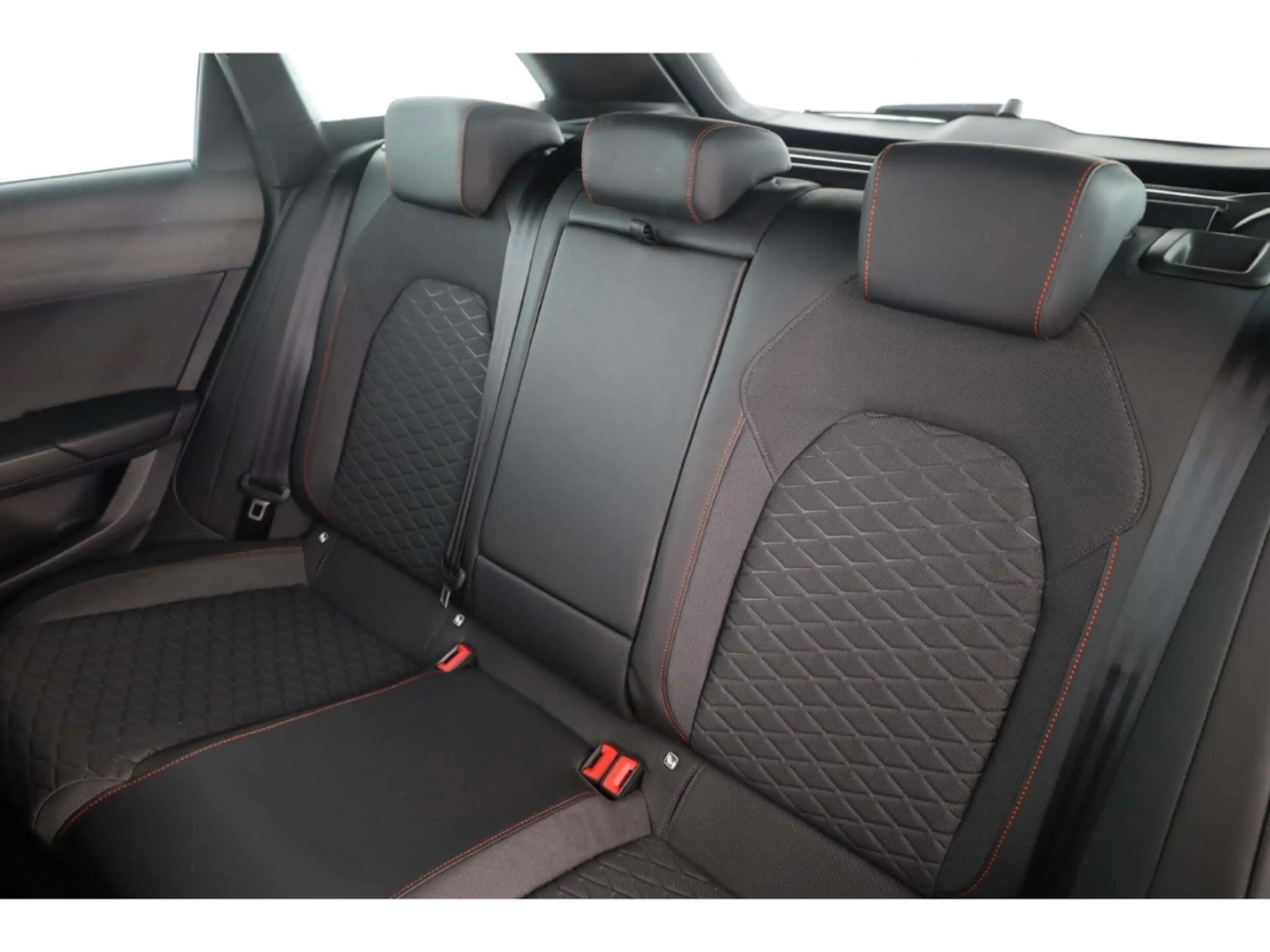 SEAT Leon Sportstourer 2.0 TDI FR — photo 12