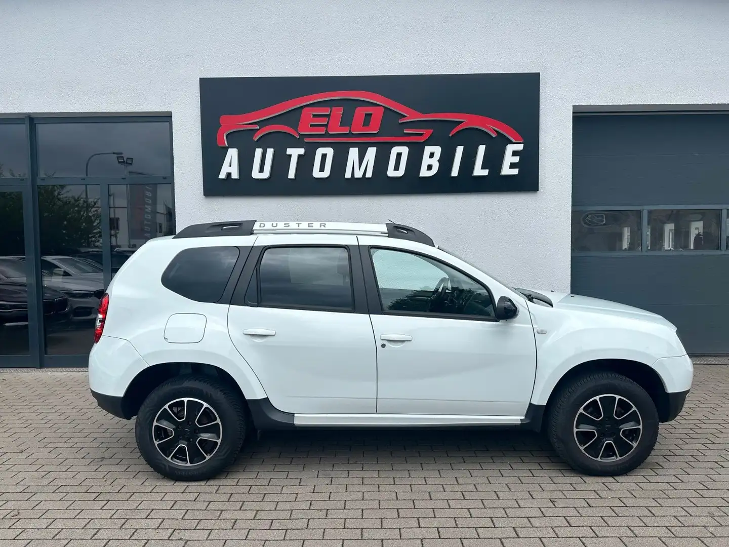 Dacia Duster I Black Shadow 4x2*Kamera*Tempomat* Weiß - 2
