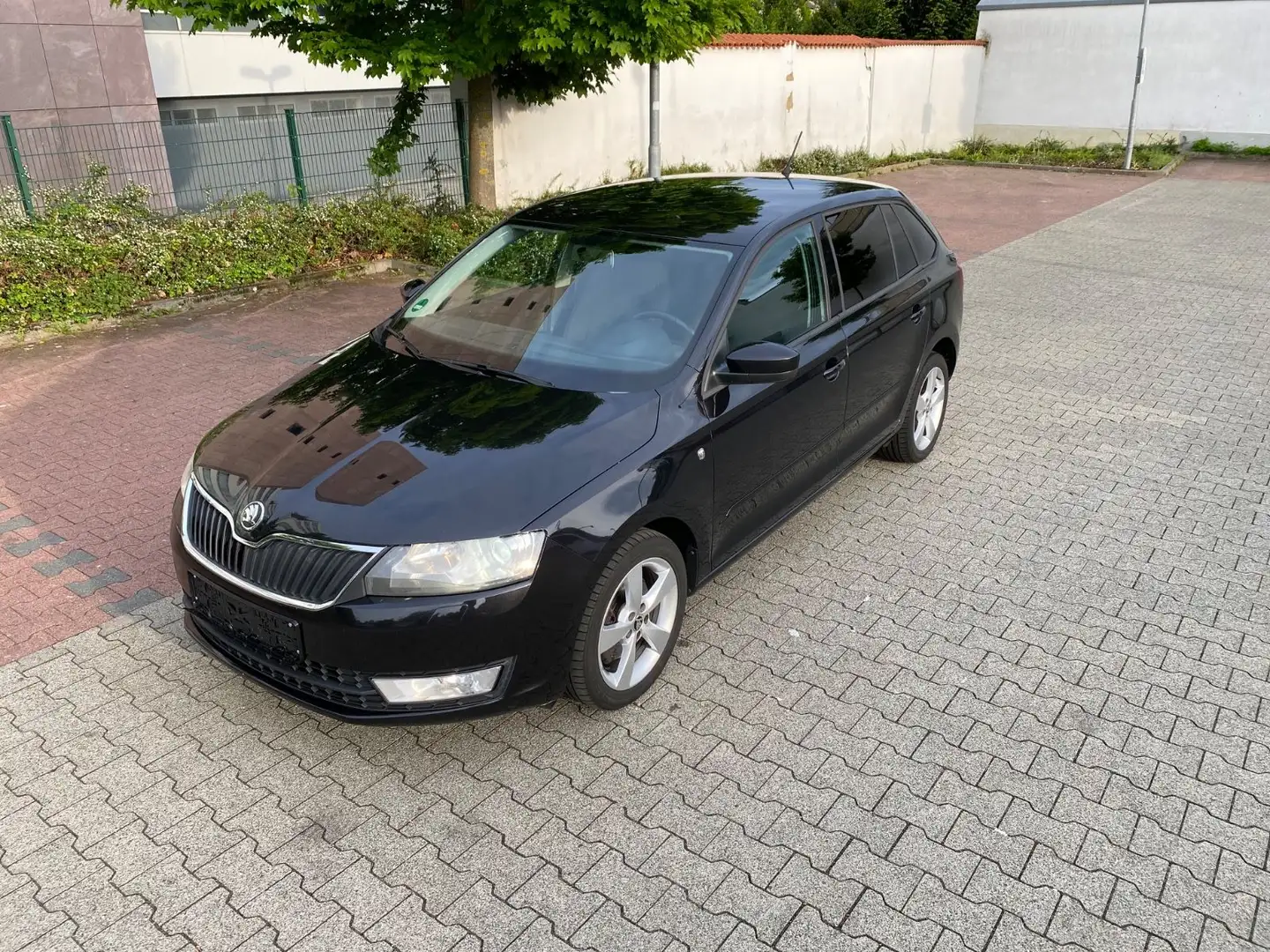 Skoda Rapid/Spaceback 1.6 TDI Spaceback/Tempomat/Xenon/Navi Schwarz - 1