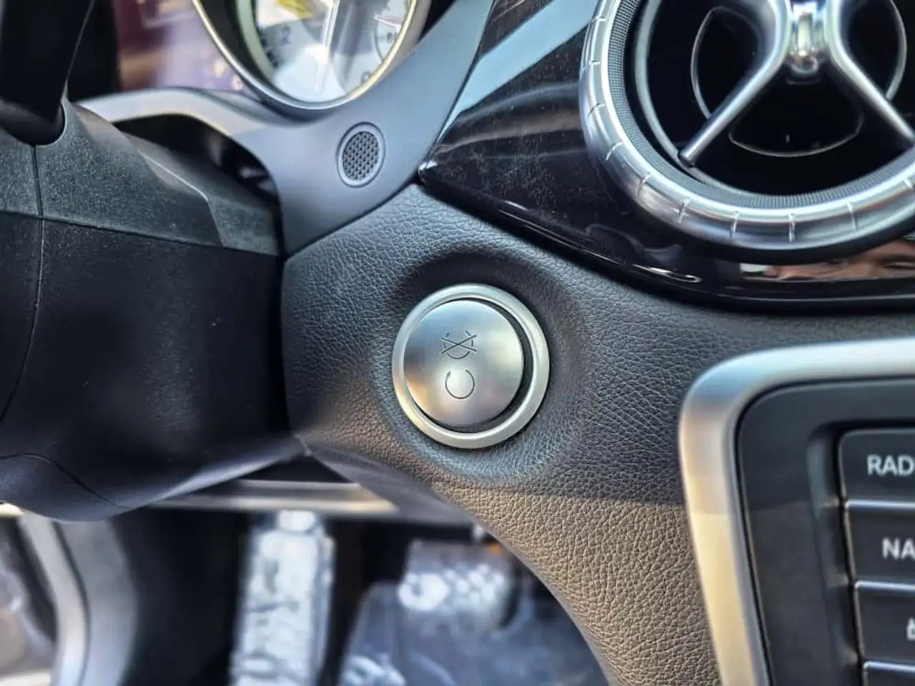 Mercedes-Benz CLA снимка Mercedes-Benz CLA