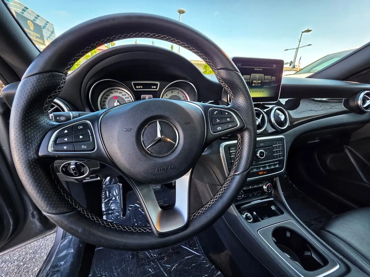 Mercedes-Benz CLA снимка Mercedes-Benz CLA