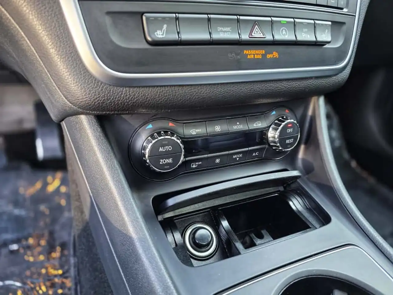 Mercedes-Benz CLA снимка Mercedes-Benz CLA