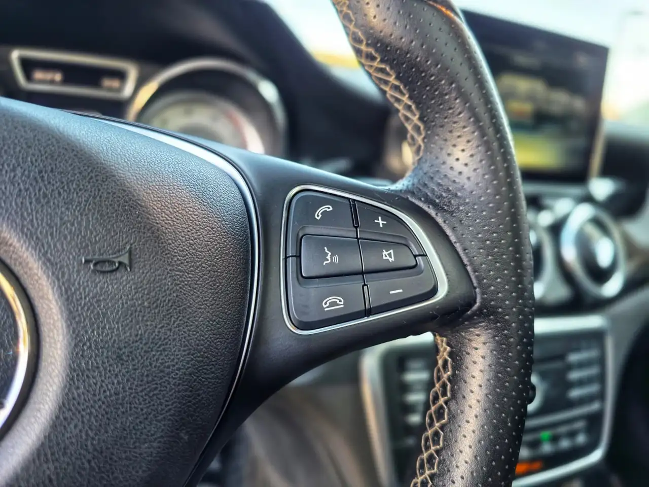 Mercedes-Benz CLA снимка Mercedes-Benz CLA