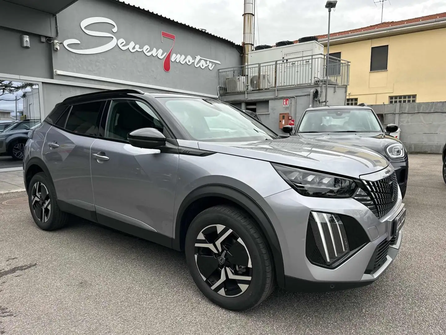 Peugeot 2008 GT 130CV - PREZZO PROMO SEVEN - NEOPATENTATI Grau - 1