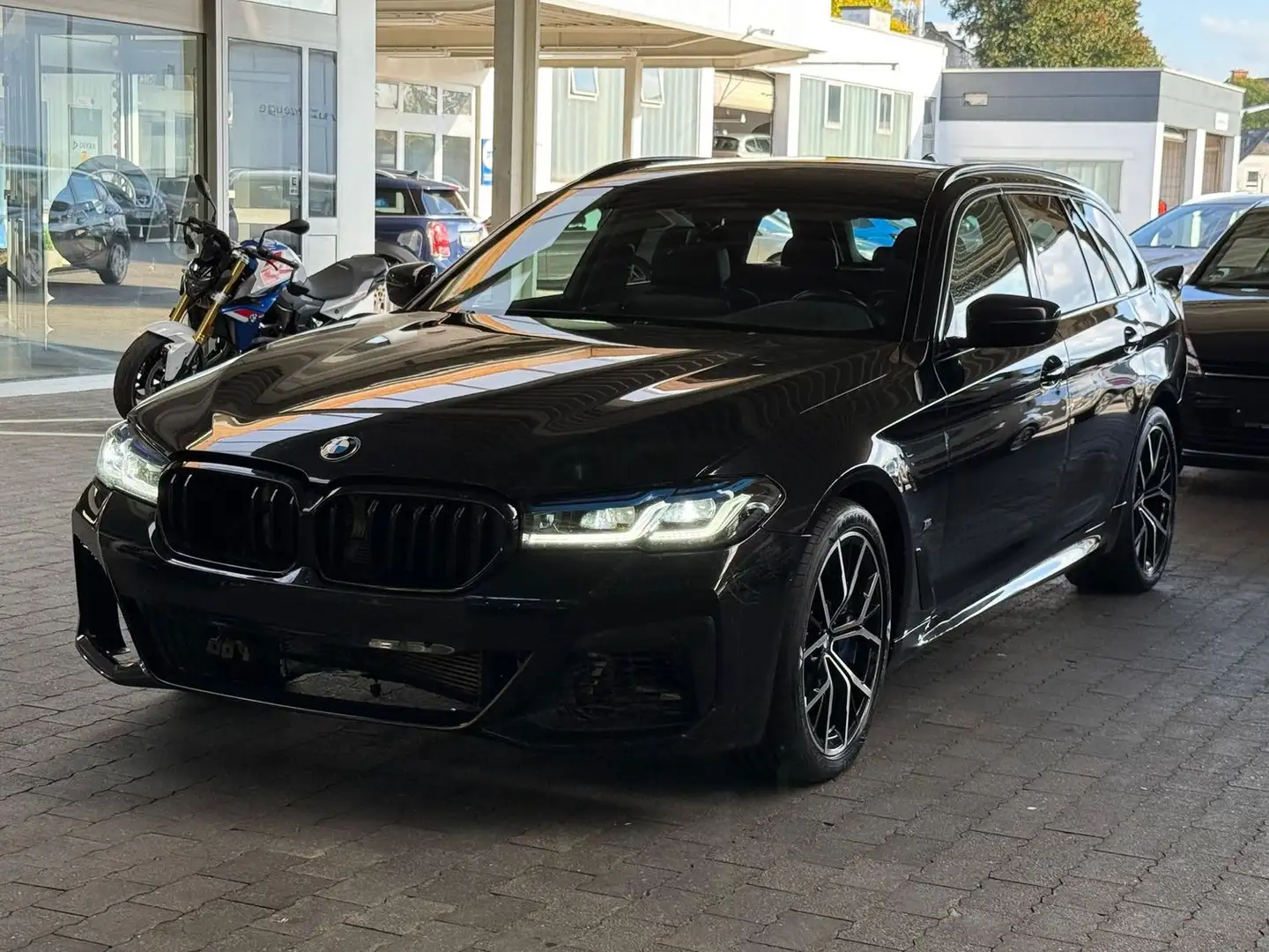 BMW 530 d xDrive M Sport Pro HUD H&K Pano Laser StandHZ Noir - 2