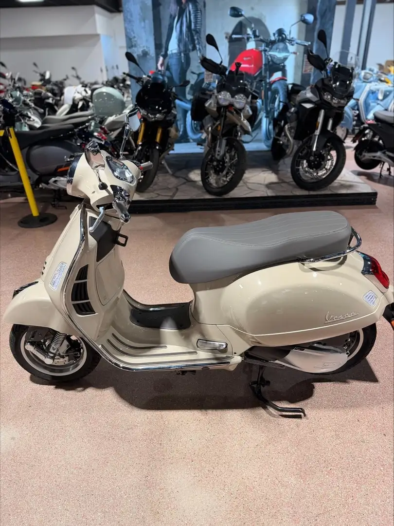 Vespa GTS 300 ccm Beige - 1