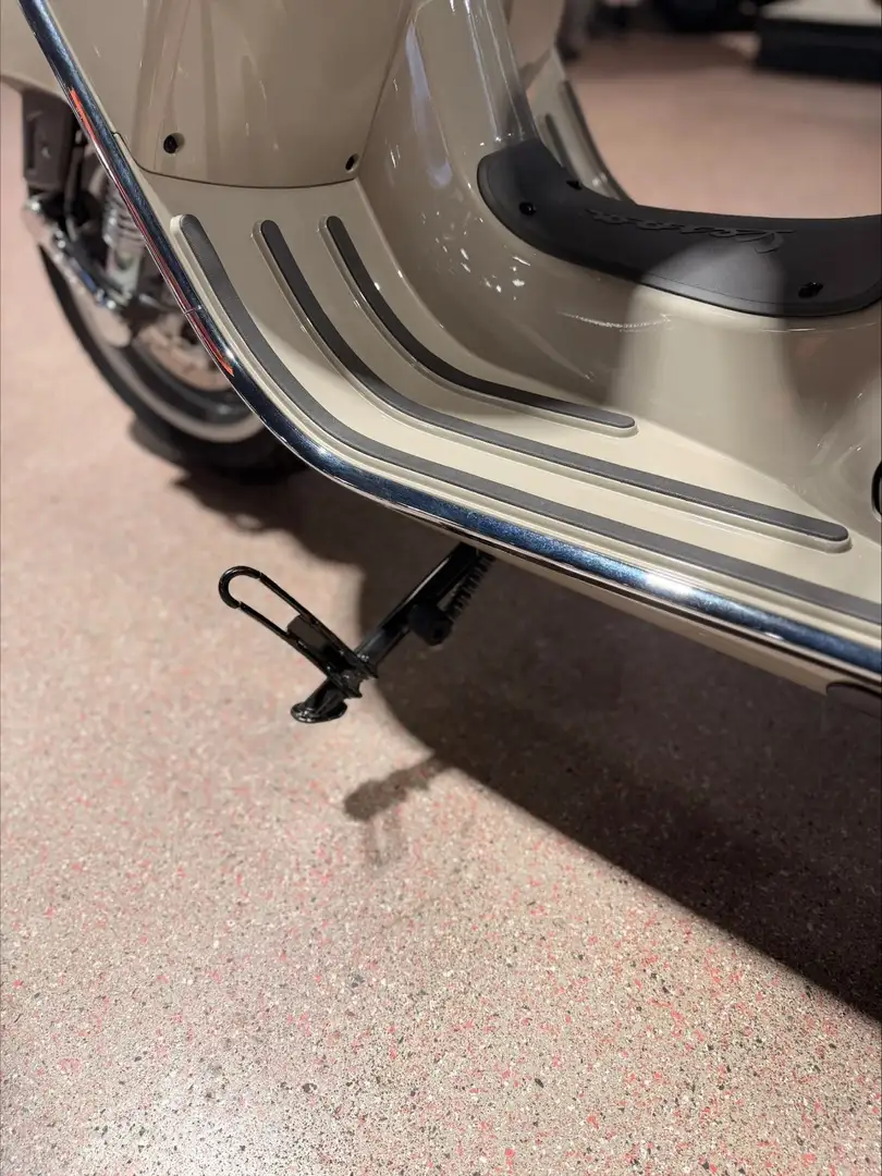 Vespa GTS 300 ccm Beige - 2