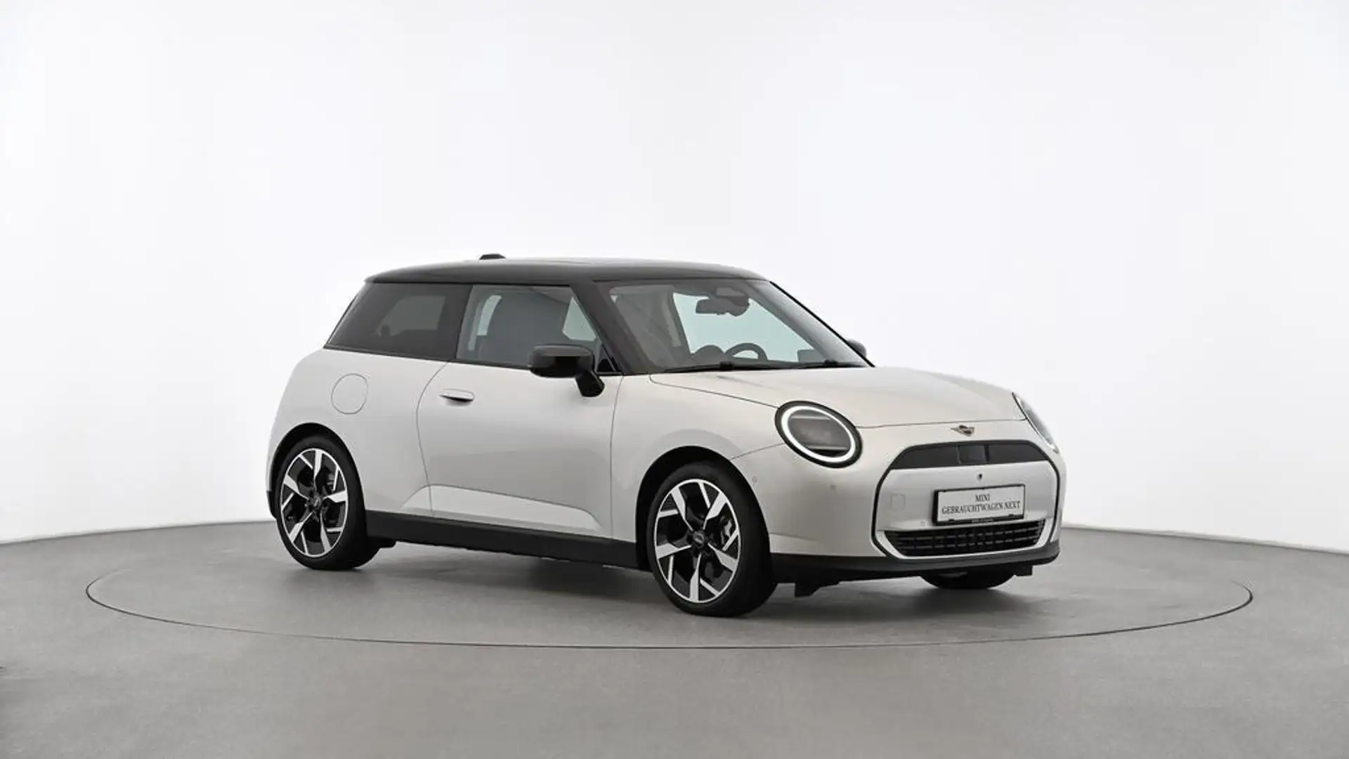 MINI Cooper E J01 HC0 Weiß - 1