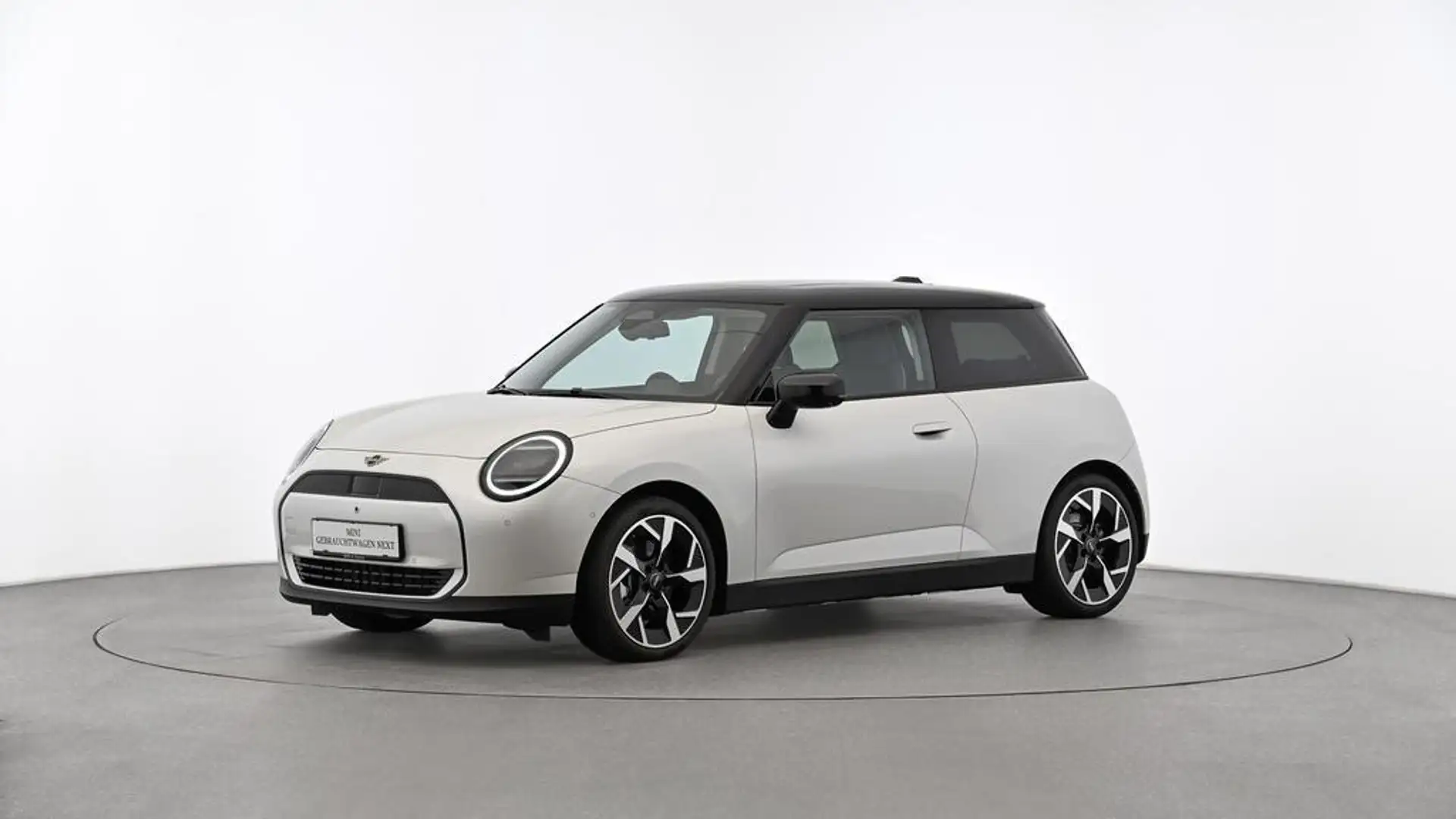 MINI Cooper E J01 HC0 Weiß - 2