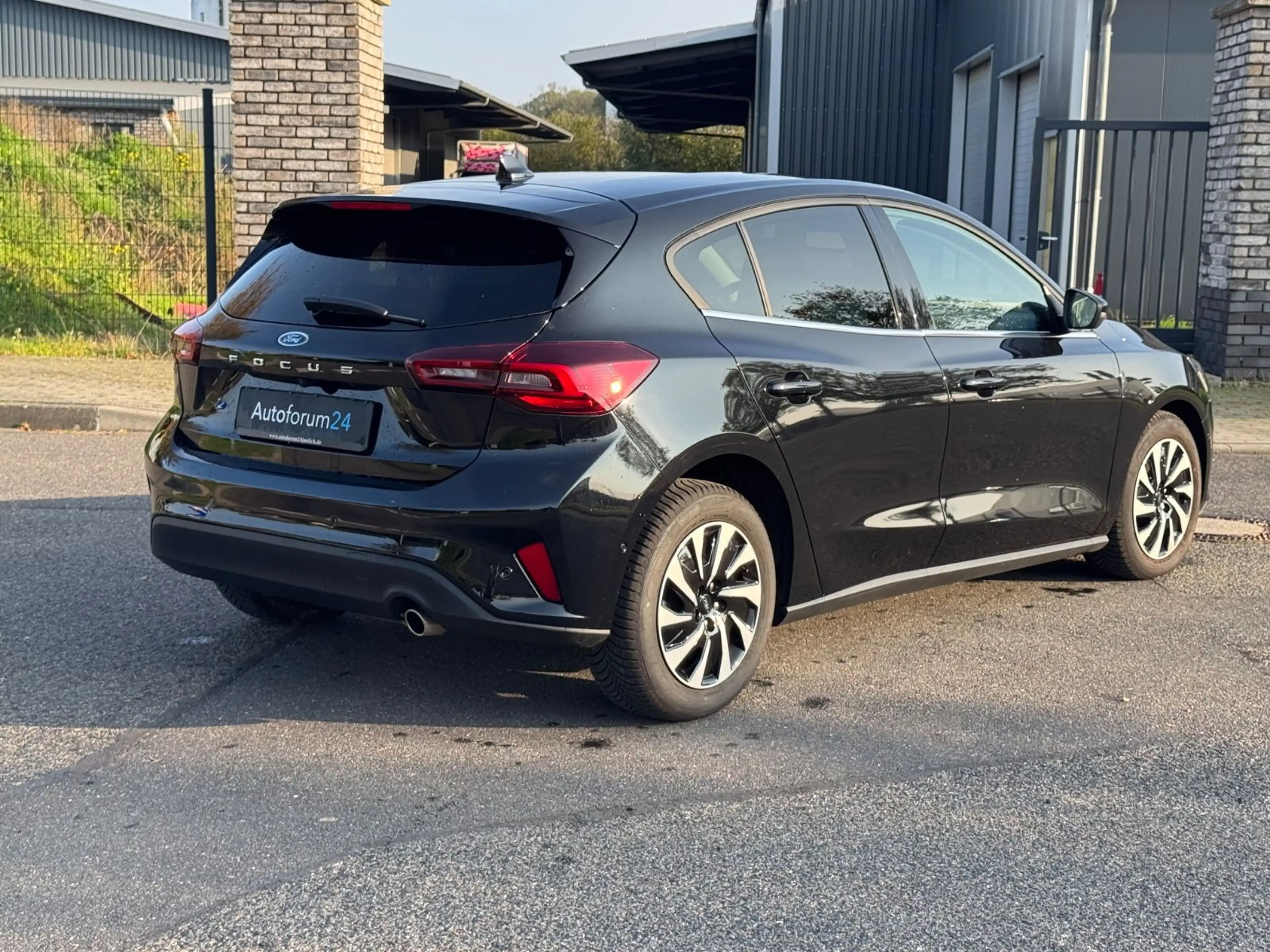 Ford Focus Lim. Titanium Hybrid*Garantie*LED* — photo 5